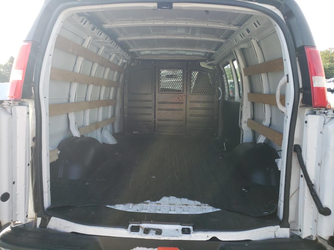 2018 Chevrolet Express G2500 VIN: 1GCWGAFG2J1912527 Lot: 81671475