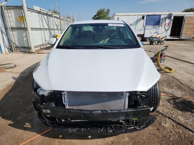  HYUNDAI ELANTRA 2018 Белы