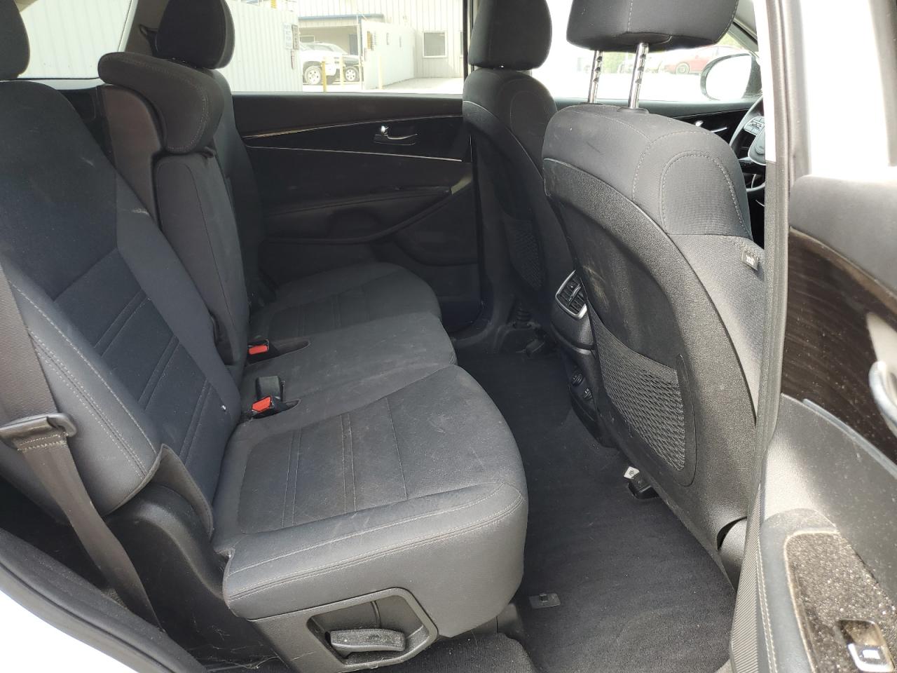 2019 Kia Sorento L VIN: 5XYPGDA30KG573844 Lot: 80303325