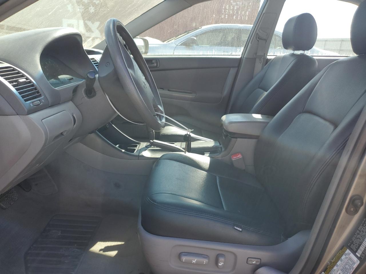 2004 Toyota Camry Le VIN: 4T1BE32K94U887845 Lot: 81809315