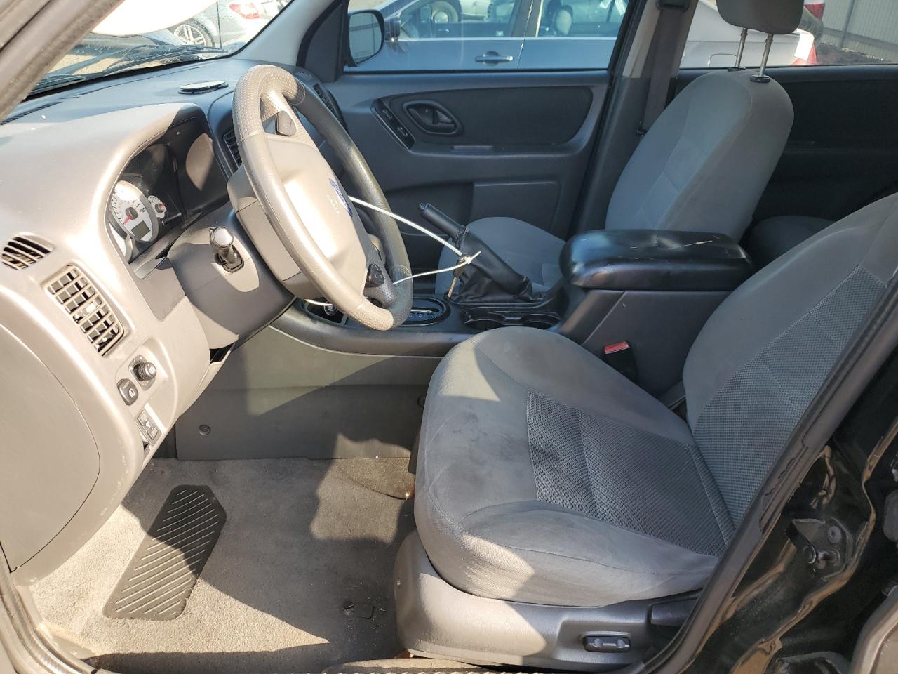 2005 Ford Escape Xlt VIN: 1FMYU03105KC11802 Lot: 71604225