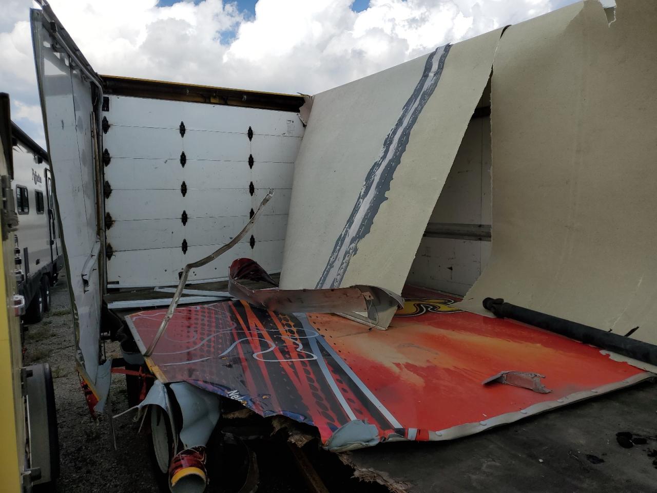 2018 GMC Savana Cut - Box Truck VIN: 7GZ37TCG1JN902599 Lot: 93359655