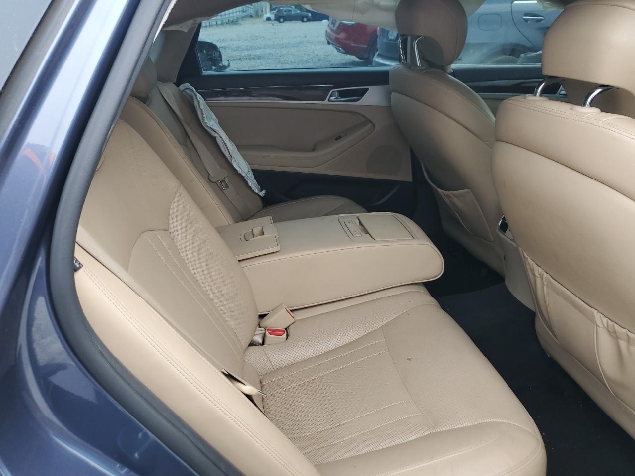 2015 Hyundai Genesis 3.8L VIN: KMHGN4JE5FU068213 Lot: 71727935