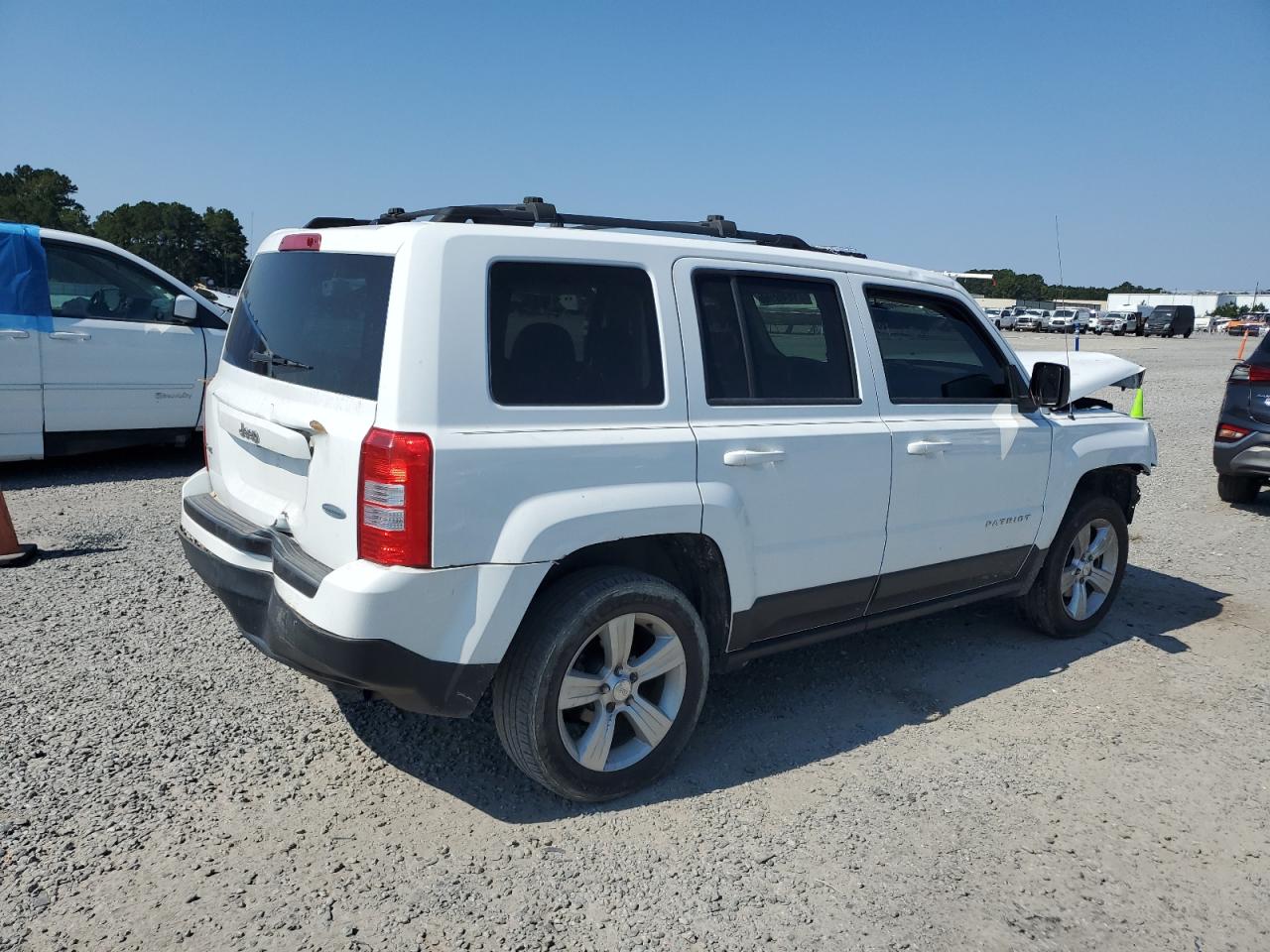 2014 Jeep Patriot Latitude white null gas 1C4NJRFB9ED762341 photo #4