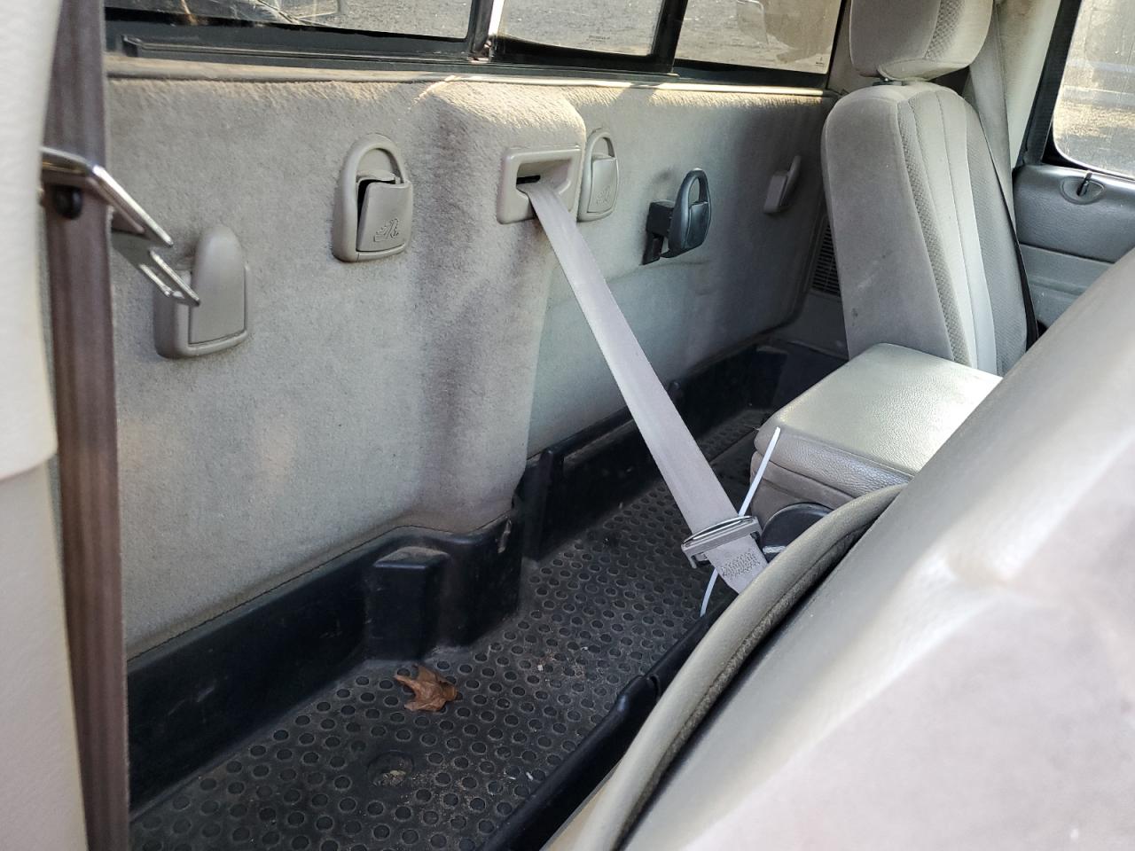 2002 Dodge Ram 1500 VIN: 1B7HU16N42J120980 Lot: 81383195