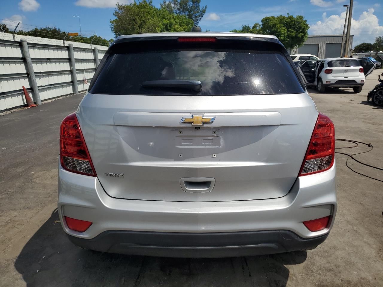 2020 Chevrolet Trax Ls VIN: KL7CJKSB7LB037900 Lot: 84383305