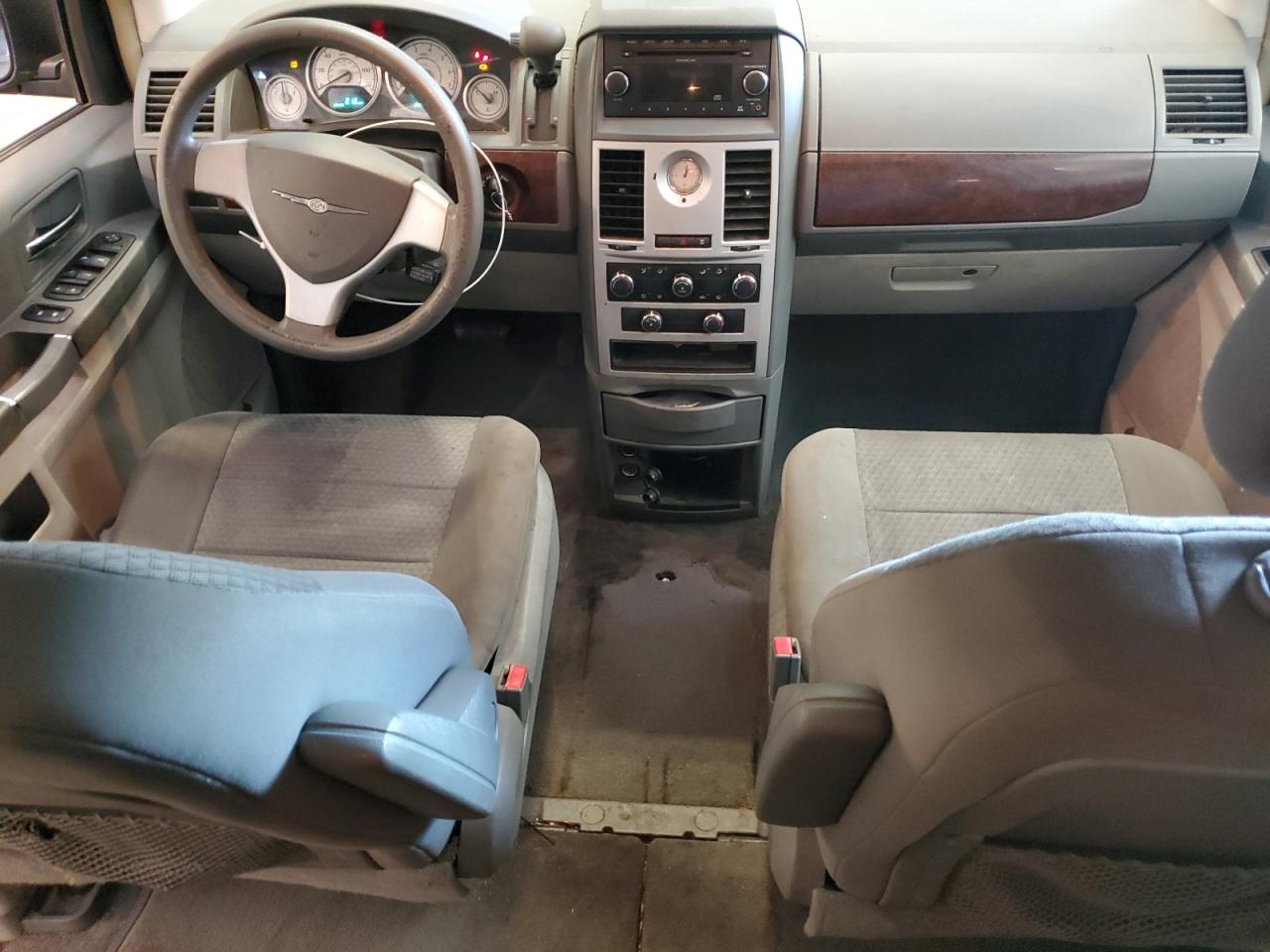 2010 Chrysler Town & Country Lx VIN: 2A4RR4DE7AR315213 Lot: 80322785