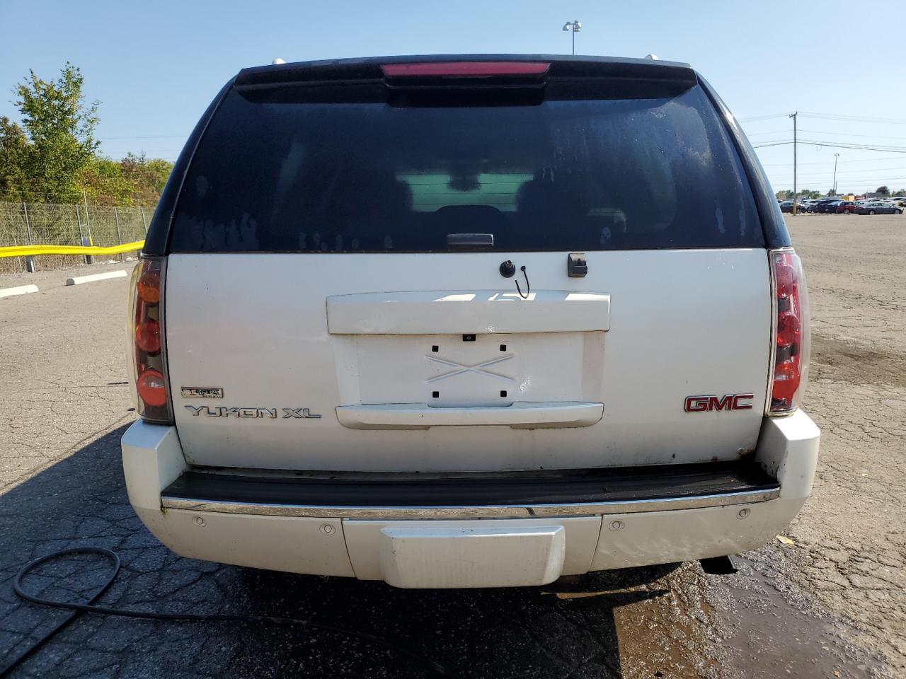 2011 GMC Yukon Xl Denali VIN: 1GKS2MEF5BR288429 Lot: 80687215