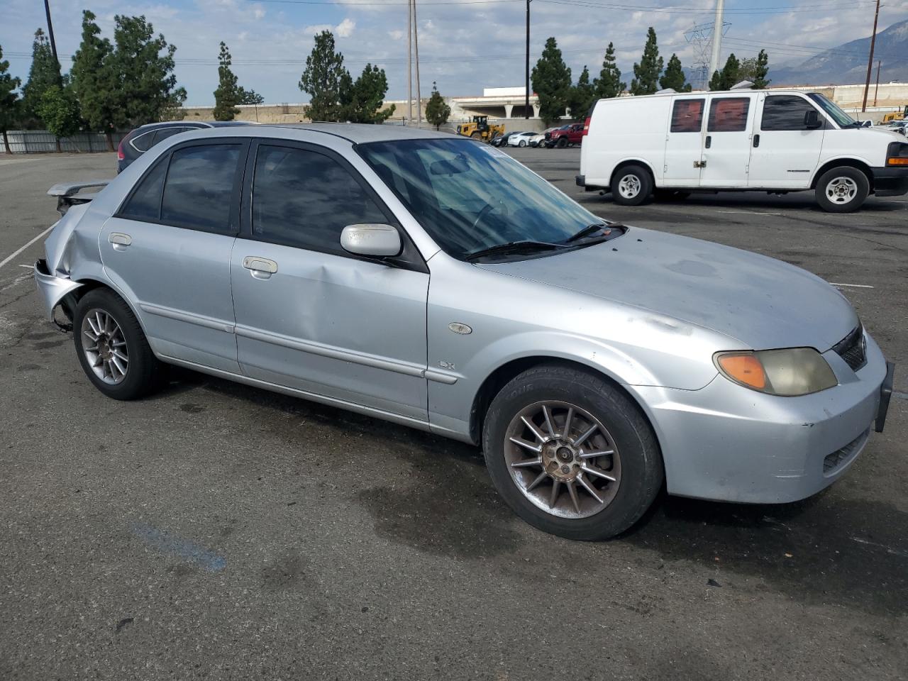 2002 Mazda Protege Dx VIN: JM1BJ225221617049 Lot: 82103005