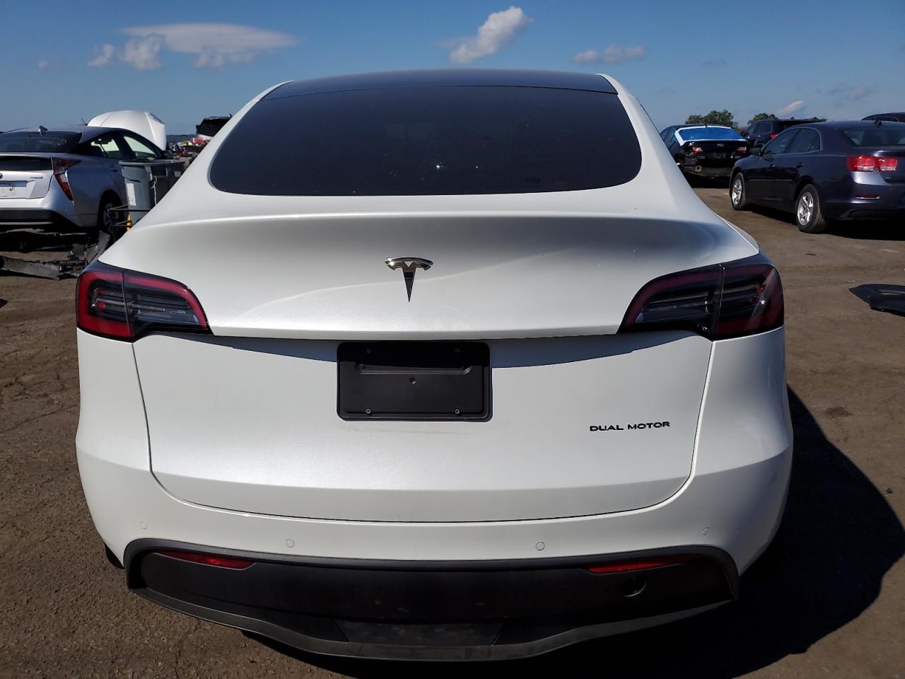 2022 Tesla Model Y VIN: 7SAYGDEE2NF313928 Lot: 70462395
