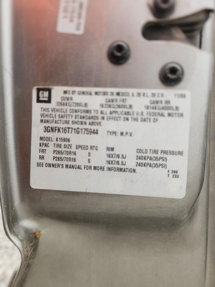 2001 Chevrolet Suburban K1500 VIN: 3GNFK16T71G175944 Lot: 71738985