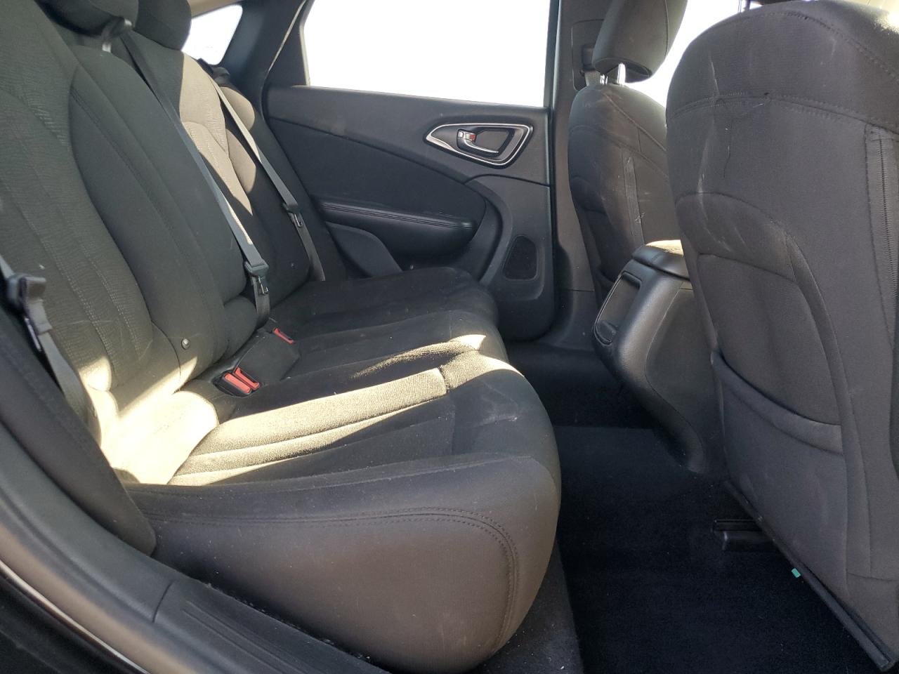 2015 Chrysler 200 Limited VIN: 1C3CCCAB5FN637858 Lot: 81469585