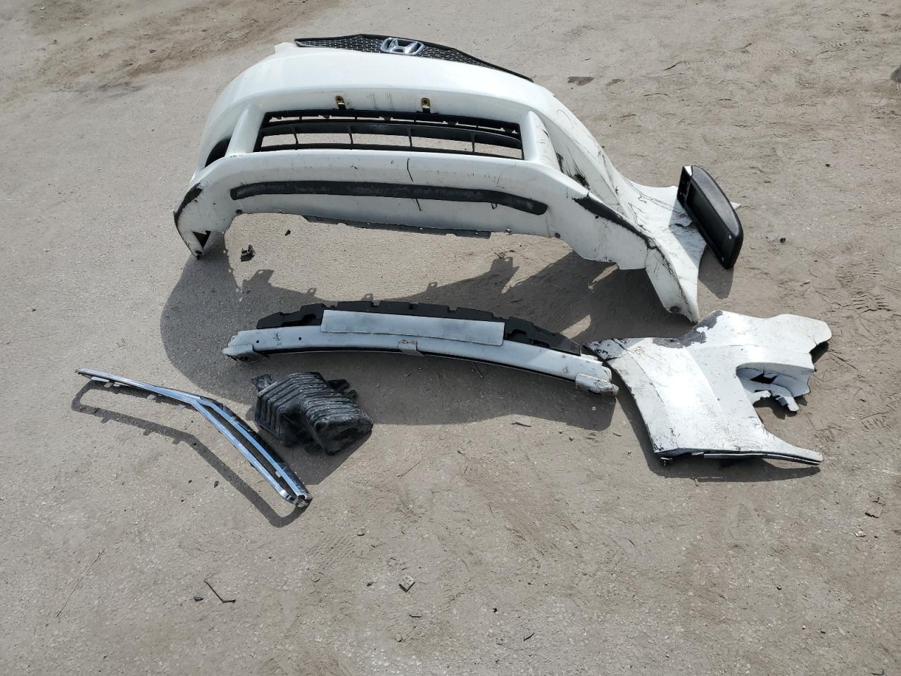 2011 Honda Fit Sport VIN: JHMGE8H53BC006521 Lot: 80671845