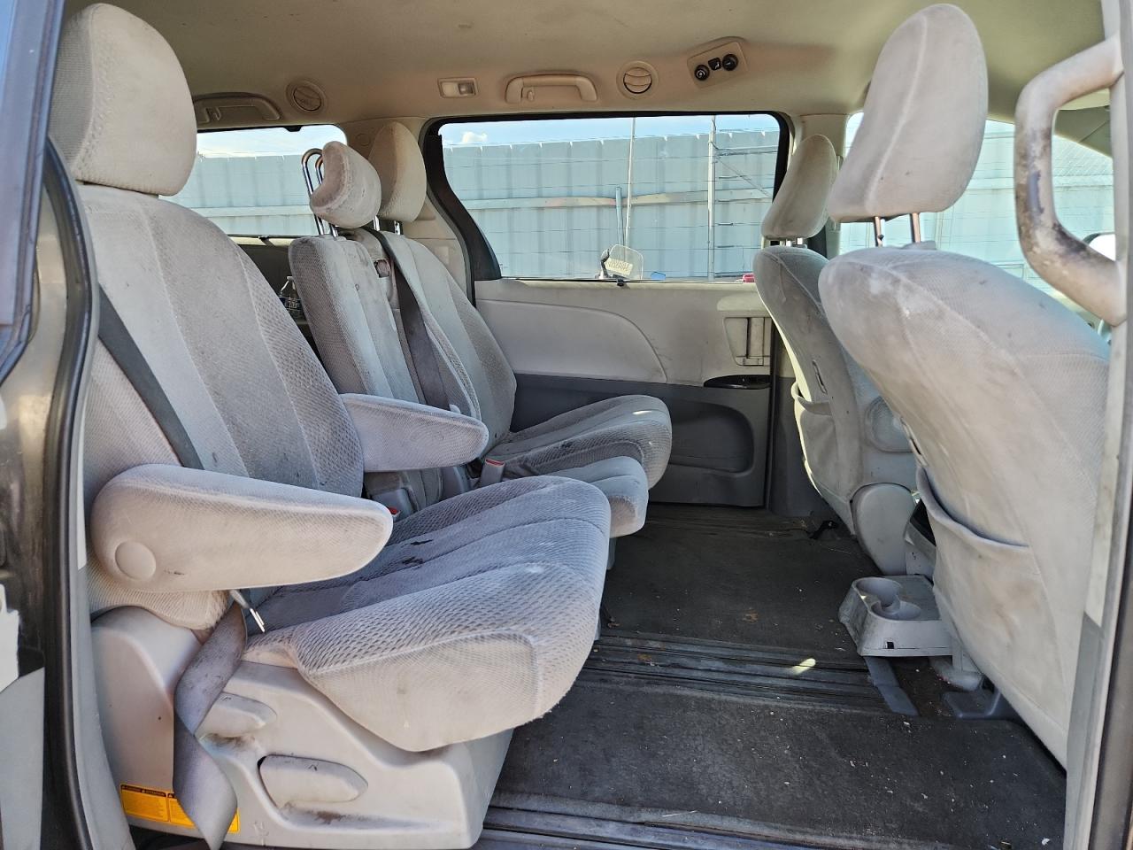 2011 Toyota Sienna Le VIN: 5TDKK3DC1BS144858 Lot: 81884485