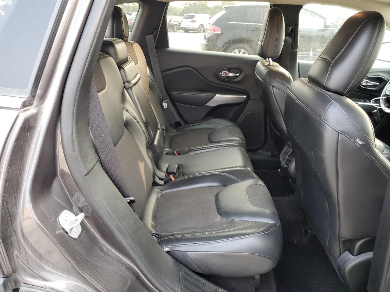 2018 Jeep Cherokee Latitude Plus VIN: 1C4PJLLX2JD520183 Lot: 71010265