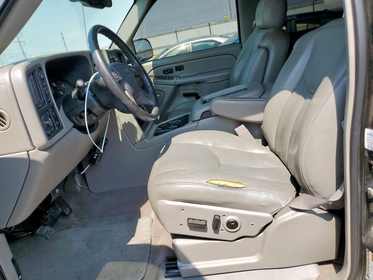 2005 GMC New Sierra K1500 VIN: 2GTEK13T951275857 Lot: 81000335