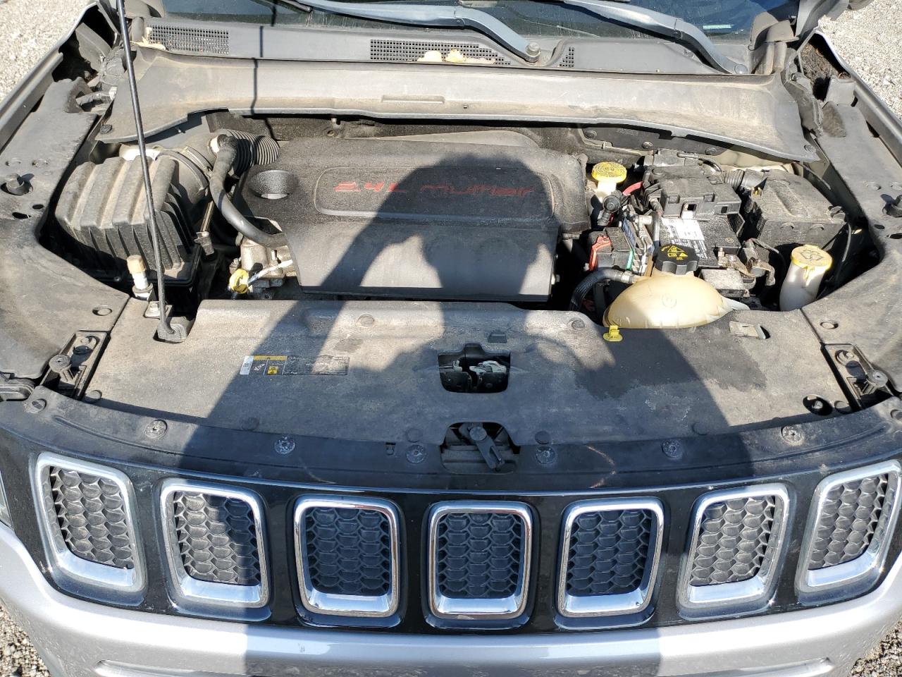 2018 Jeep Compass Latitude VIN: 3C4NJDBBXJT113581 Lot: 70975585