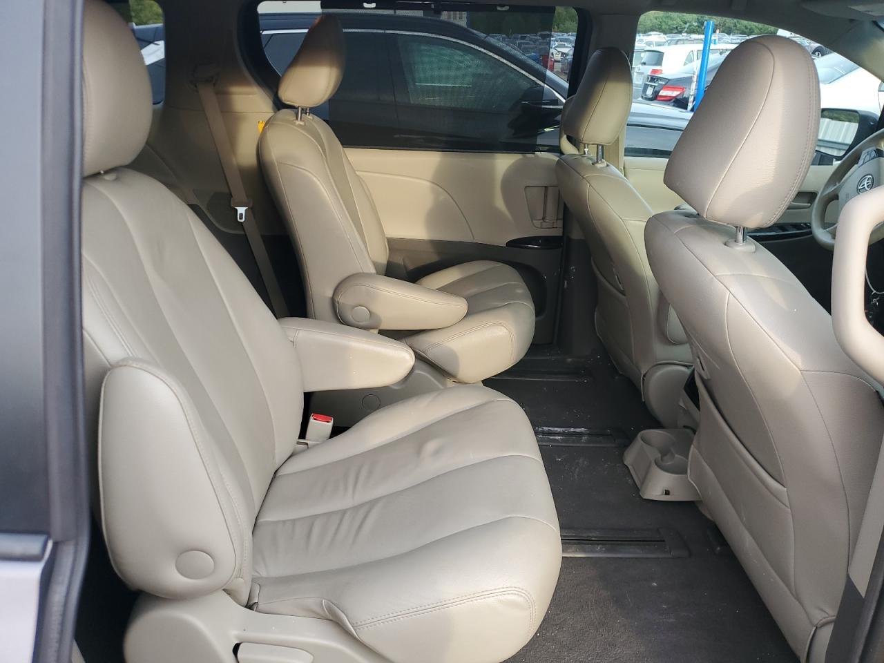 2011 Toyota Sienna Le VIN: 5TDJK3DC7BS015468 Lot: 84387955