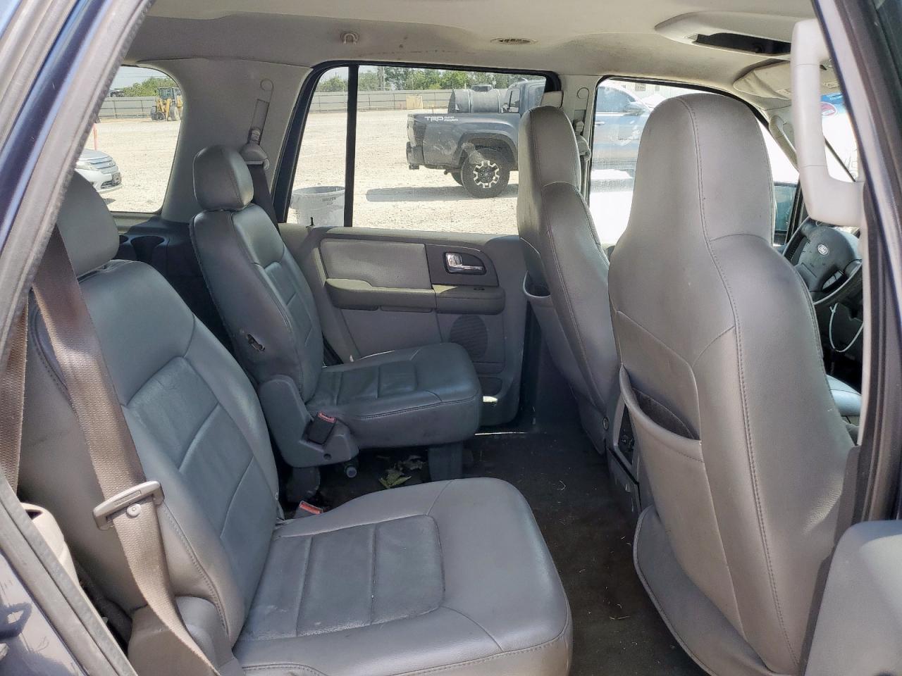 2005 Ford Expedition Xlt VIN: 1FMPU15585LA30622 Lot: 81112385