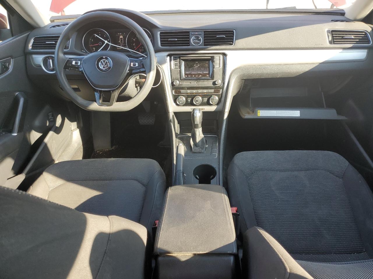 2017 Volkswagen Passat S VIN: 1VWAT7A32HC011585 Lot: 84041075