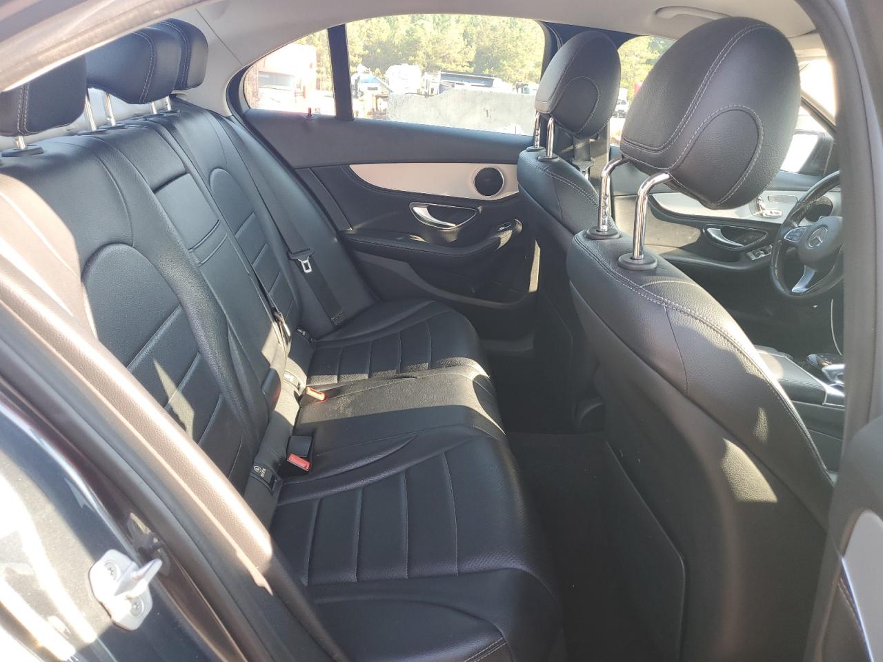 2015 Mercedes-Benz C 300 VIN: 55SWF4JB8FU058303 Lot: 81290575