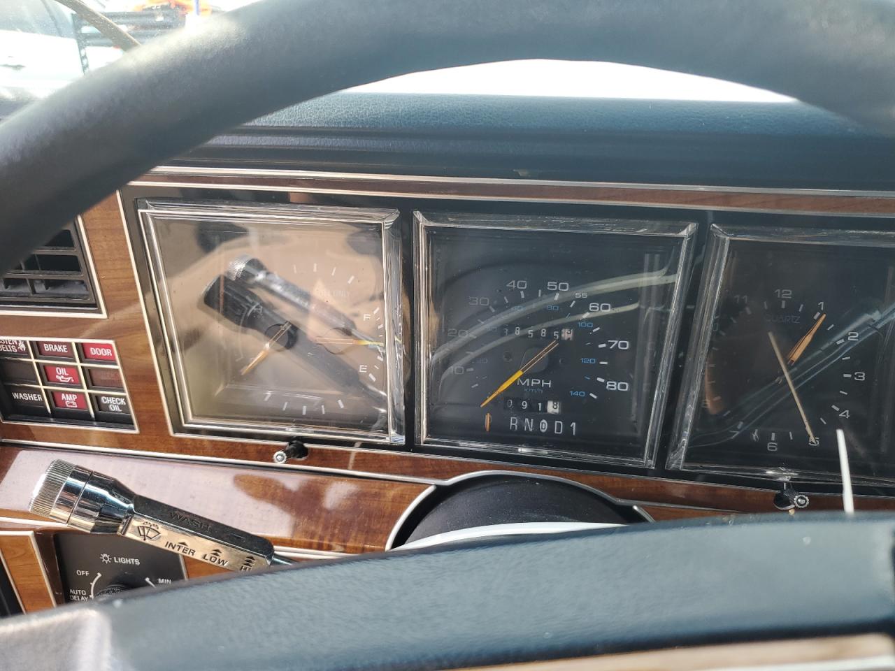 1989 Lincoln Town Car Signature VIN: 1LNBM82F2KY611841 Lot: 83851605