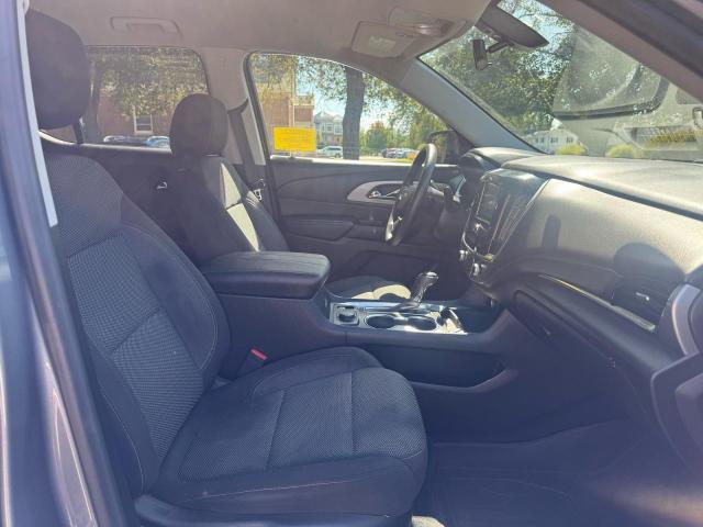  CHEVROLET TRAVERSE 2018 Серый