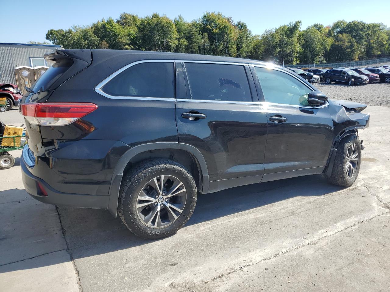 2019 Toyota Highlander Le VIN: 5TDBZRFH9KS728674 Lot: 81004475