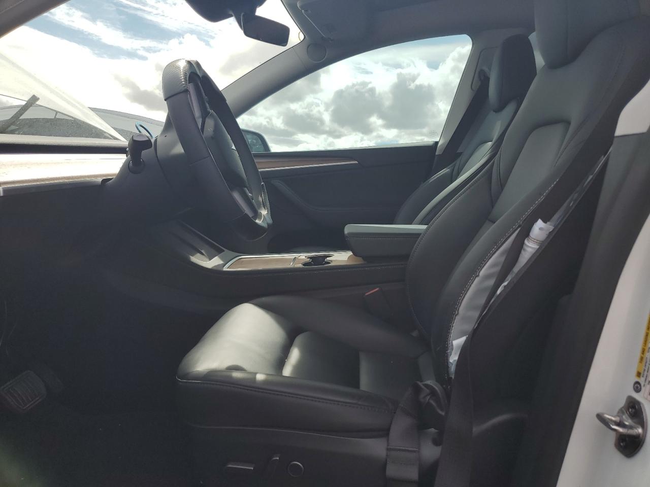 2024 Tesla Model Y VIN: 7SAYGDED2RF122734 Lot: 71327105