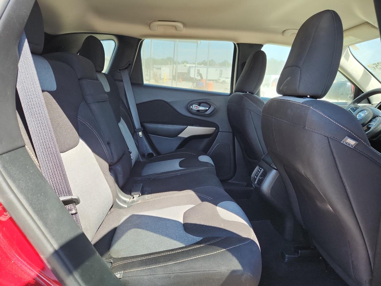 2018 Jeep Cherokee Latitude VIN: 1C4PJLCB4JD604932 Lot: 80742725