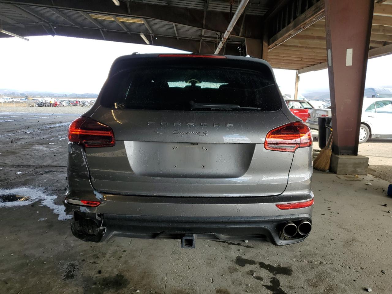 2017 Porsche Cayenne S VIN: WP1AB2A29HLA52696 Lot: 81891305