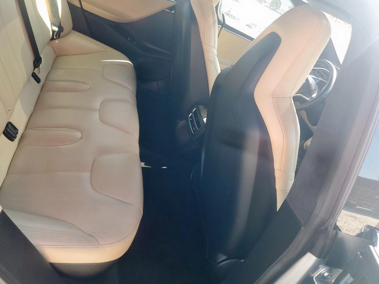 2015 Tesla Model S VIN: 5YJSA1E20FF118288 Lot: 80924135