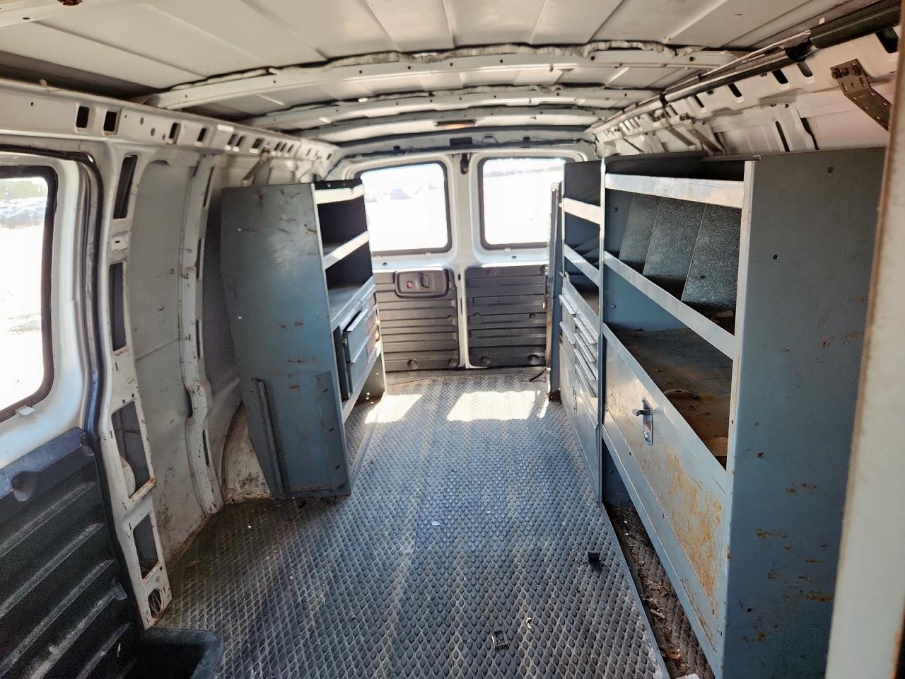 2003 Chevrolet Express G3500 VIN: 1GCHG39U331121898 Lot: 81123405