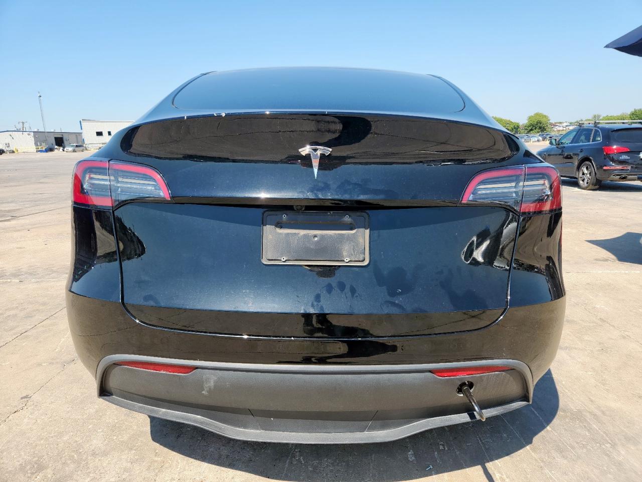 2024 Tesla Model Y VIN: 7SAYGDED4RA304478 Lot: 80226085
