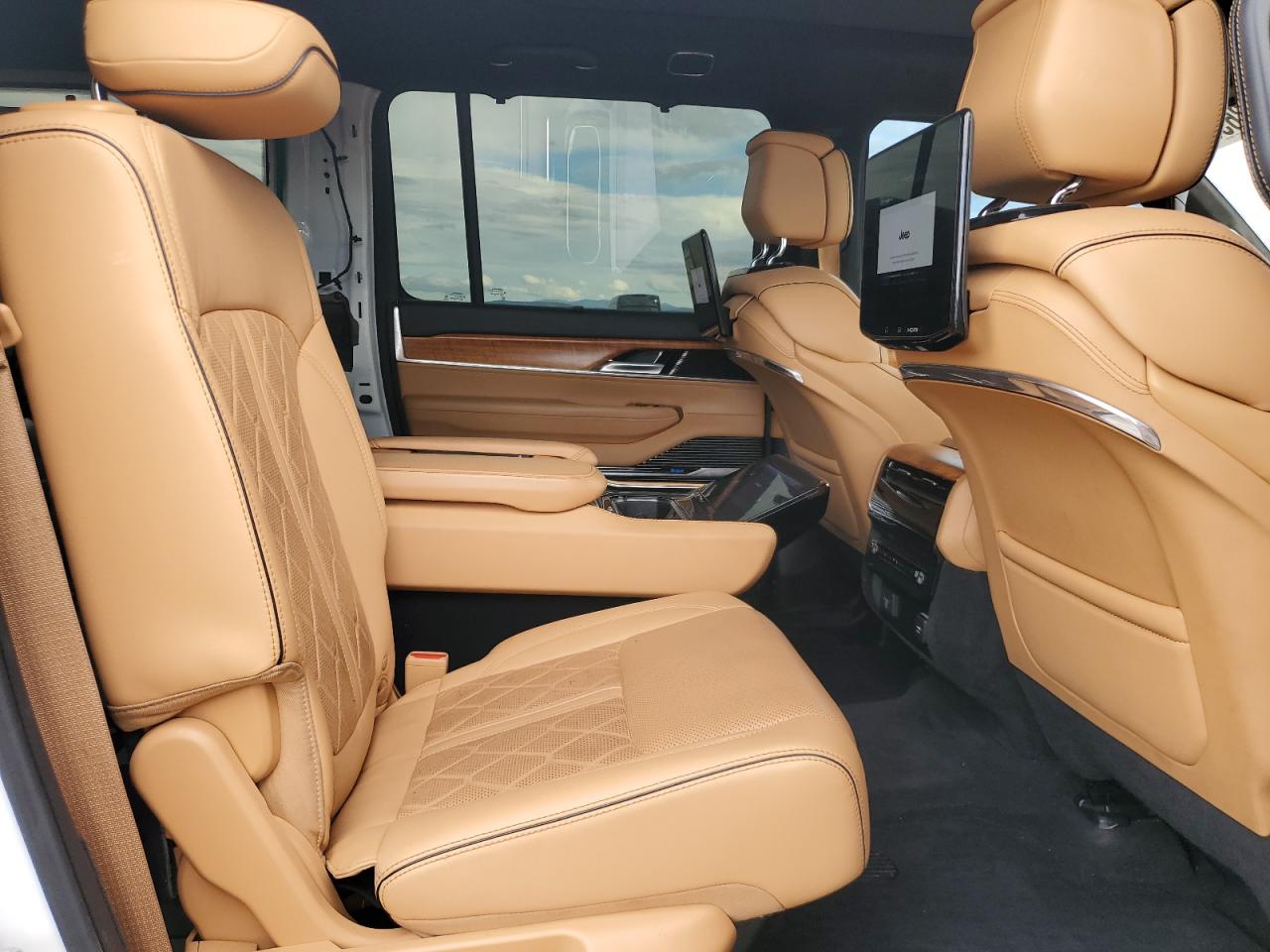 2022 Jeep Grand Wagoneer Series Iii VIN: 1C4SJVGJ7NS137739 Lot: 84036565