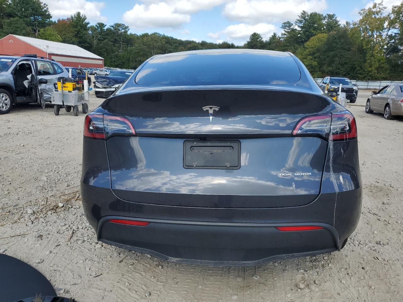 2025 Tesla Model Y VIN: 7SAYGDEE0SA338769 Lot: 81674275