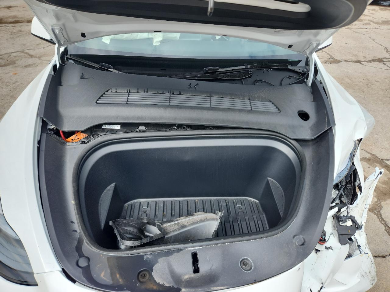 2024 Tesla Model Y VIN: 7SAYGDEF9RA320712 Lot: 71048945