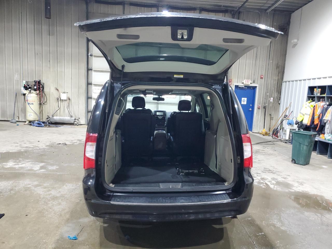 2011 Chrysler Town & Country Limited VIN: 2A4RR6DG2BR631441 Lot: 72066635