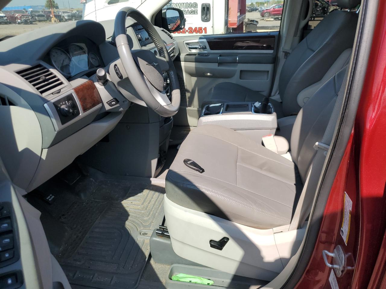 2010 Chrysler Town & Country Touring VIN: 2A4RR5D15AR315617 Lot: 80949885