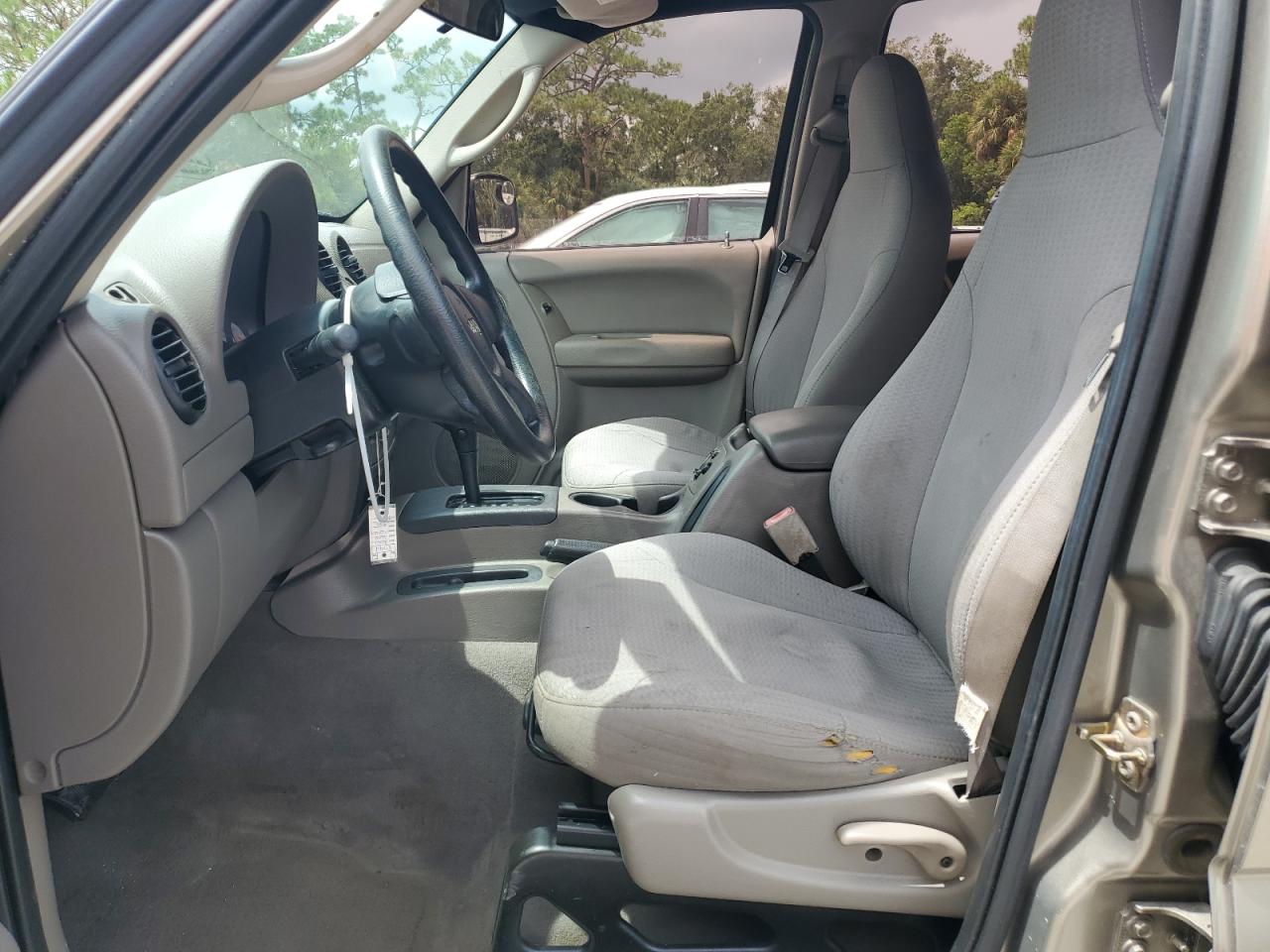 2003 Jeep Liberty Sport VIN: 1J4GK48K83W641043 Lot: 71274245