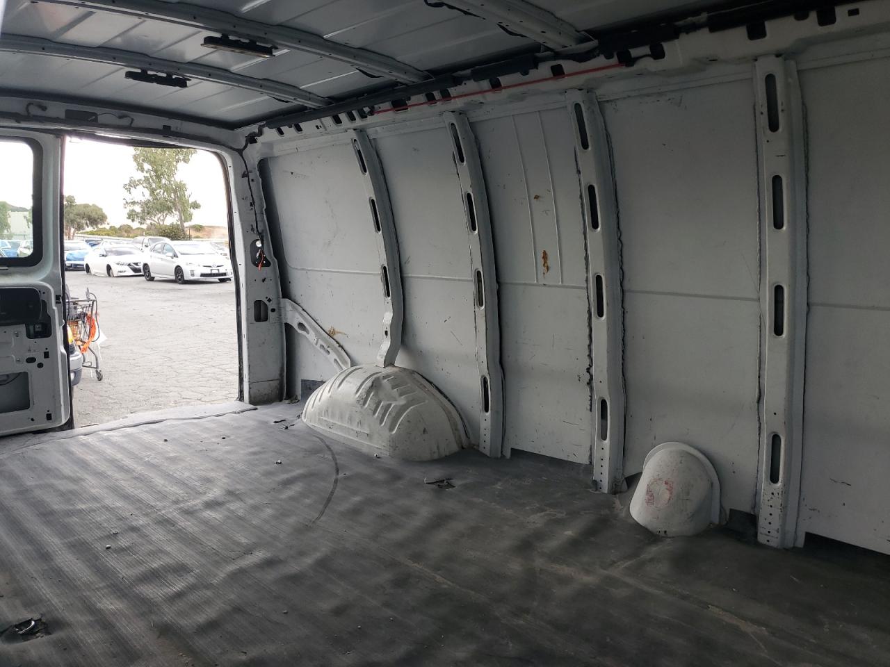 2018 Chevrolet Express G2500 VIN: 1GCWGBFP8J1301942 Lot: 81586115