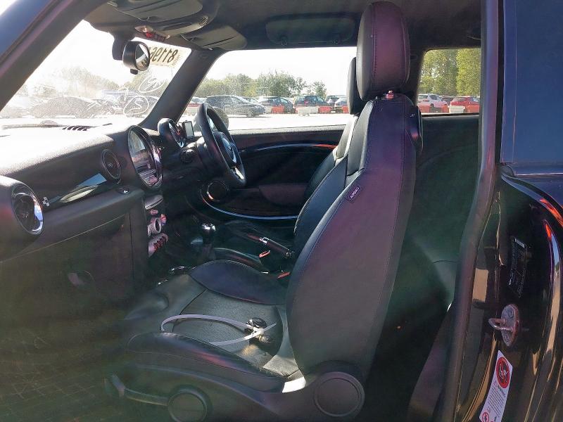 2009 MINI MINI JOHN COOPER WORKS 
