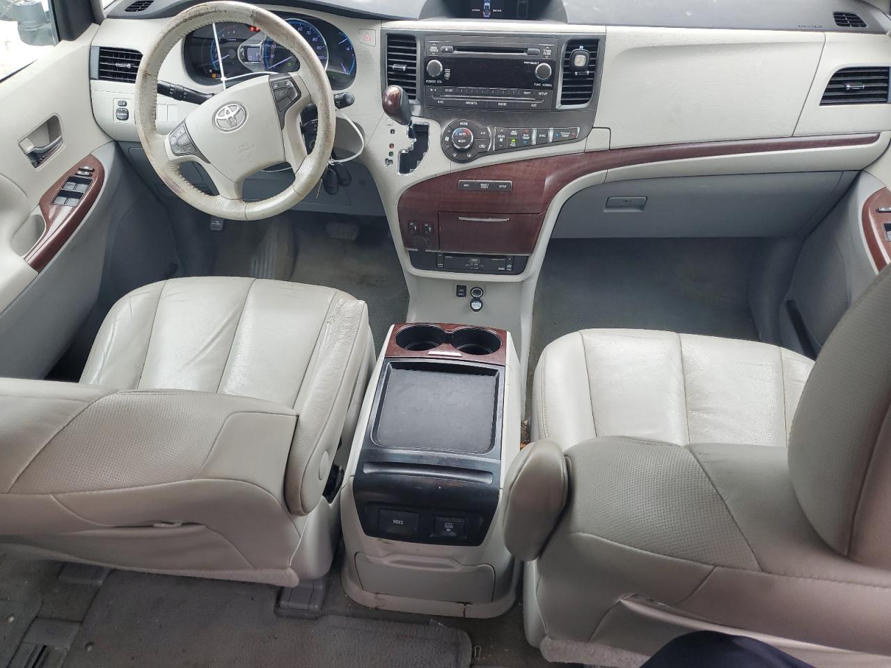 2011 Toyota Sienna Xle VIN: 5TDYK3DC3BS148985 Lot: 83823045