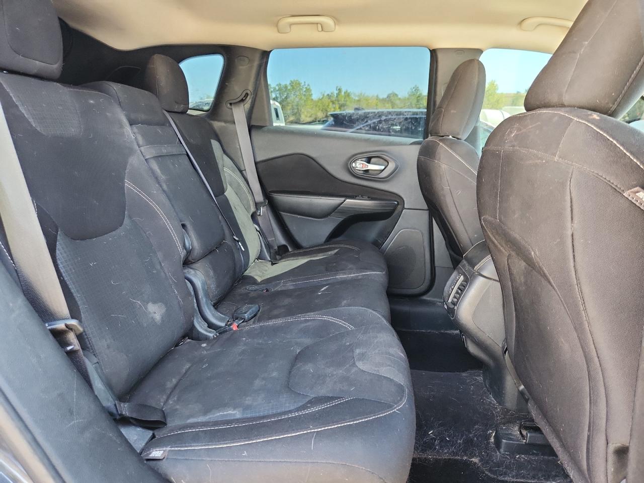 2016 Jeep Cherokee Latitude VIN: 1C4PJMCS0GW280218 Lot: 80150725