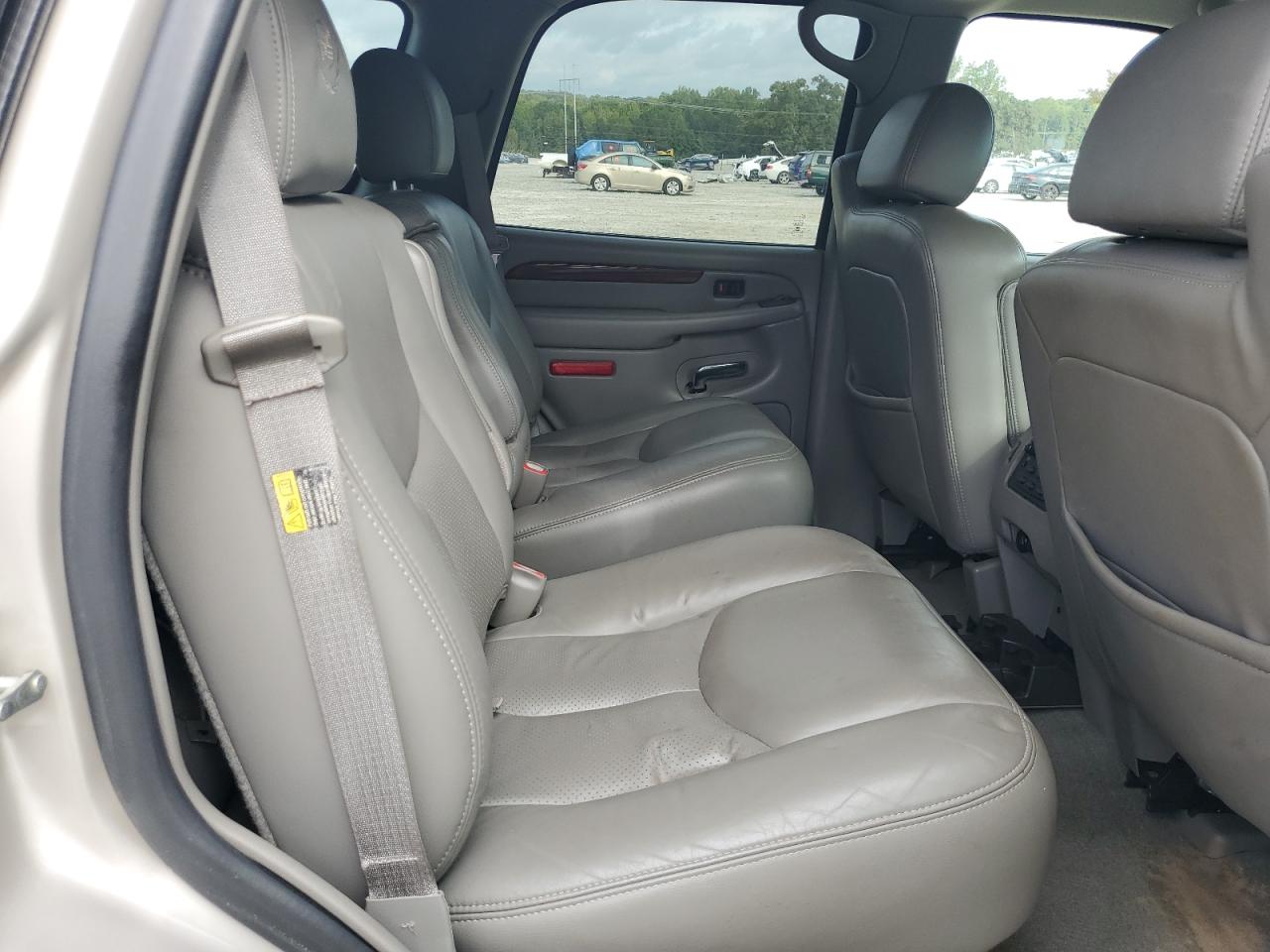 2004 Cadillac Escalade Luxury VIN: 1GYEK63N24R187800 Lot: 81438115