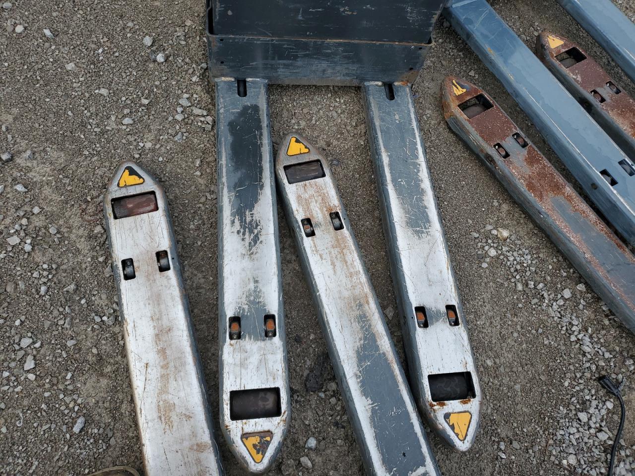 2020 Crown Electric Pallet Jack - Pallet Jack VIN: 10232581 Lot: 82155955