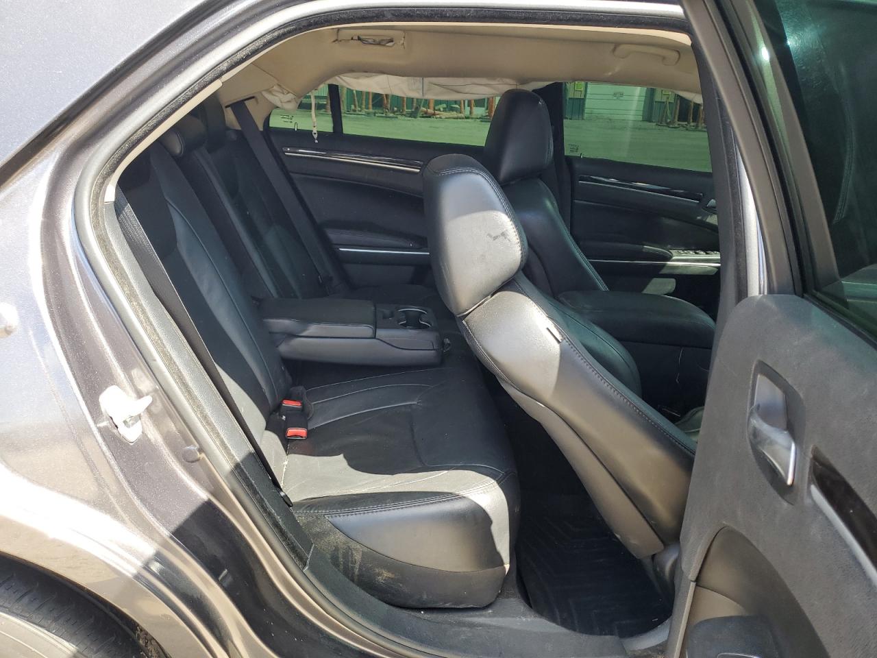 2015 Chrysler 300 Limited VIN: 2C3CCAAG2FH930870 Lot: 71016965