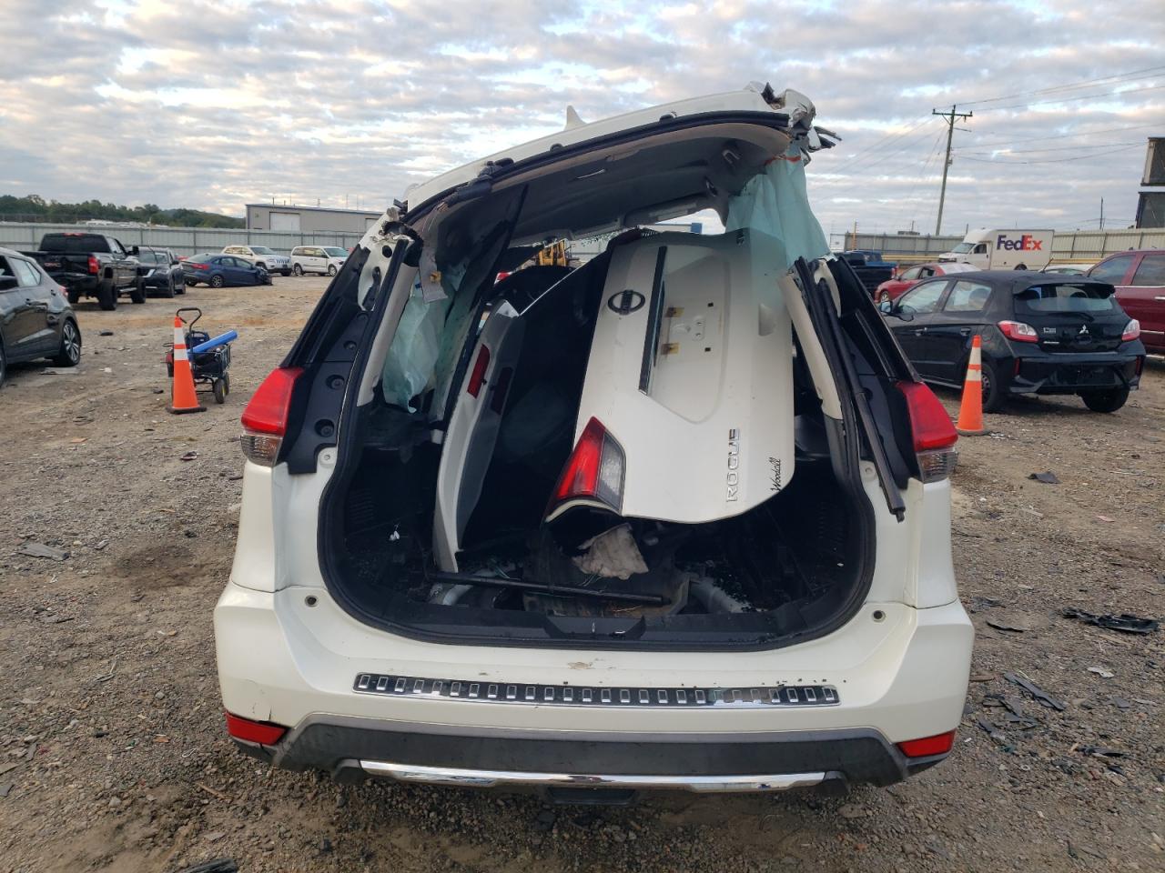 2018 Nissan Rogue S VIN: KNMAT2MV3JP582309 Lot: 80106685