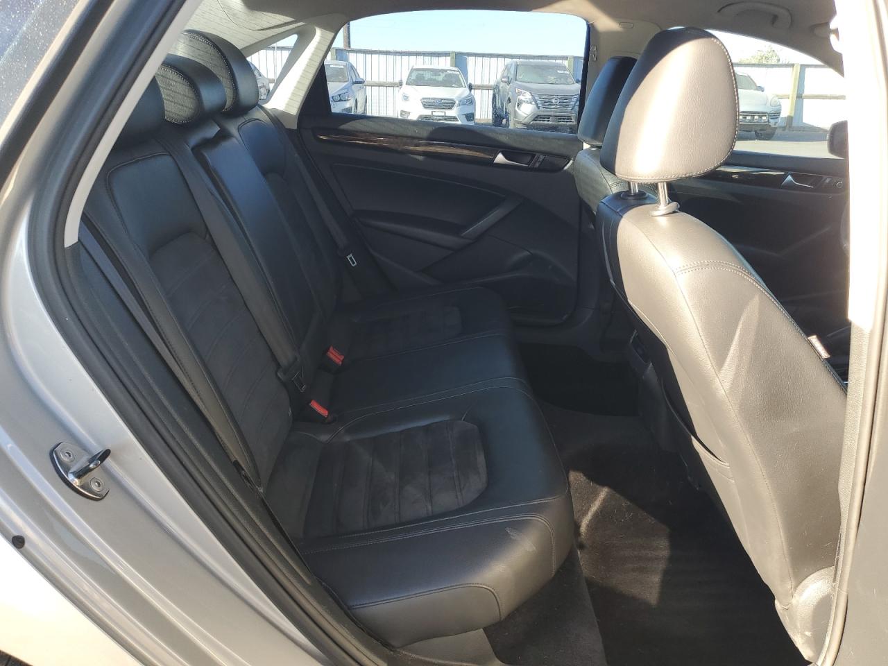 2014 Volkswagen Passat Sel VIN: 1VWCN7A3XEC046695 Lot: 81782105