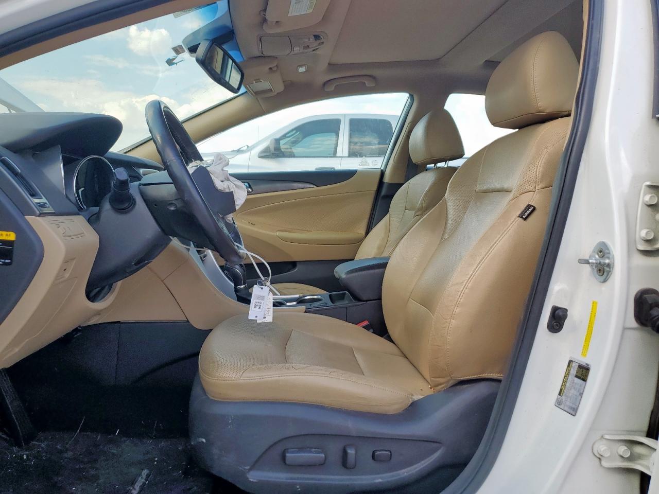 2015 Hyundai Sonata Hybrid VIN: KMHEC4A4XFA127553 Lot: 84302005